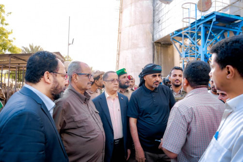 الرئيس الزُبيدي يتفقد عددا من المرافق الخدمية في العاصمة عدن