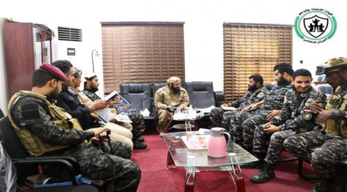 قائد الأحزمة الأمنية يشيد بإنجازات لواء حماية المنشآت بالعاصمة عدن