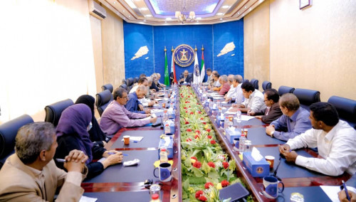 الرئيس الزُبيدي يترأس اجتماعا لتنفيذية انتقالي العاصمة عدن ويشدد على ضرورة الاقتراب من المواطنين ومعاناتهم