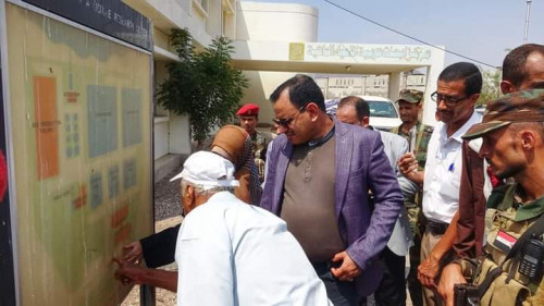 الوزير السقطري يتفقد مركز تربية الأحياء المائية ومركز التلوث البحري بمديرية البريقة