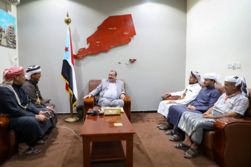 اللواء بن بريك يلتقي عددا من مشائخ بن علي الحاج في يافع الجبل وحضرموت