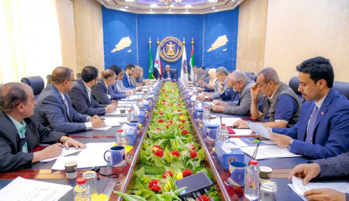 رئاسة الانتقالي تحذّر من التستر على المُجرم الهارب إمام الصلوي وتدعو المواطنين للإبلاغ بأي معلومات تُفضي لاعتقاله وتقديمه للعدالة