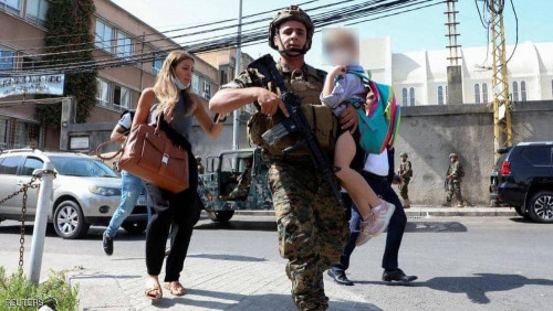صور الأطفال المرعوبين ترسم مشهدا "قاتما" لأحداث بيروت