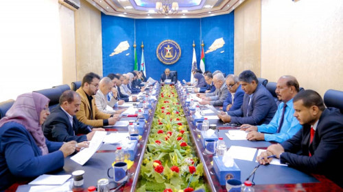 رئاسة الانتقالي تدعو التحالف العربي واللجنة الرباعية للتدخل العاجل لوقف انهيار العملة