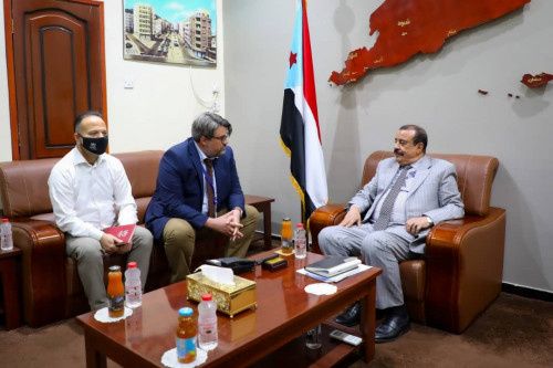 اللواء بن بريك يستقبل مدير مكتب المفوضية السامية لشؤون اللاجئين