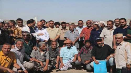 أراضي عدن تستأنف تسليم العقود للمواطنين في بئر فضل