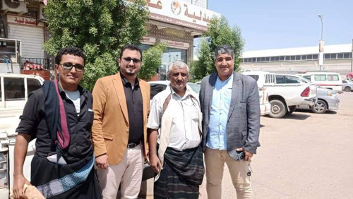 العولقي وهيثم يطمئنان على صحة الصحافي أحمد باراس في العاصمة عدن