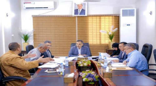 برئاسة المحافظ لملس.. اجتماع لجنة المناقصات يقرُّ جُملة من المشاريع في قطاعات المياه والصحة والبلدية