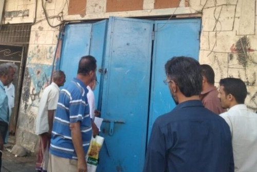 لمخالفات صحية.. إغلاق مطاعم ومحال أغذية في العاصمة عدن