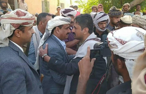 الجبواني يتقدم حشود من قيادات وكوادر انتقالي شبوة لزيارة الشيخ بن الوزير