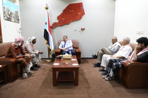 القائم بأعمال رئيس المجلس يلتقي عددا من وجهاء وأعيان محافظة المهرة