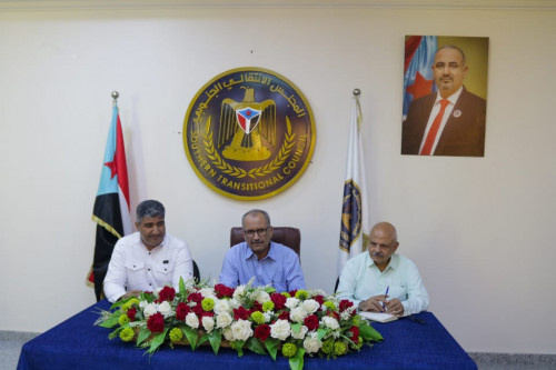 الجعدي يترأس لقاء مشتركا لرؤساء دوائر الأمانة العامة والإدارات بانتقالي العاصمة عدن