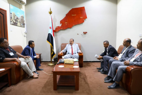 اللواء بن بريك يلتقي وكيل الهيئة العامة لمشاريع مياه الريف