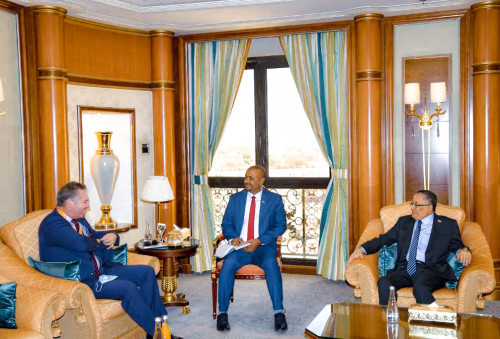 رئيس وحدة شؤون المفاوضات يلتقي نائب السفير الأسترالي في الرياض