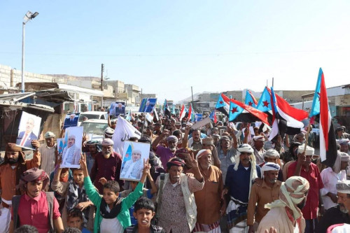 انتقالي الوضيع والمحفد ينظمان مسيرتين ومهرجانين جماهيريين احتفاءً بذكرى الاستقلال 30 نوفمبر