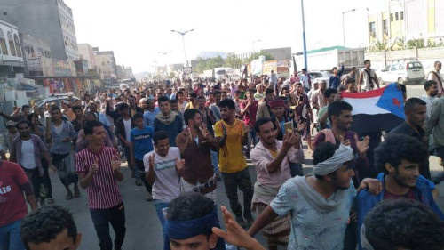 عبث الشرعية بالعملة يؤجج المناطق المحررة