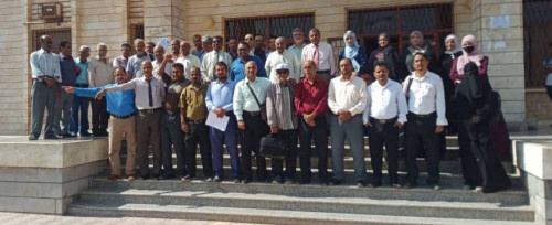 وقفة احتجاجية في جامعة عدن تنديداً بتدهور الوضع المعيشي وانهيار العملة