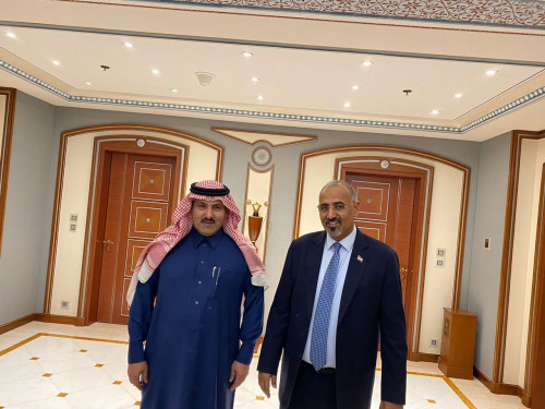 الرئيس الزُبيدي يبحث مع سفير خادم الحرمين الشريفين مستجدات الأوضاع السياسية والعسكرية والاقتصادية