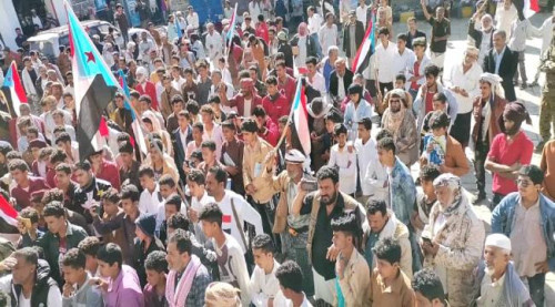 مهرجان جماهيري حاشد في مديرية أحور تأييداً للهبة الحضرمية ودعماً لقوات العمالقة