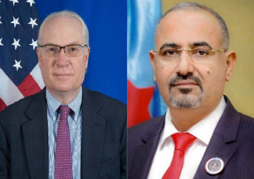 في اتصال مرئي مع المبعوث الأمريكي الخاص.. الرئيس الزُبيدي يؤكد على ضرورة توحيد الموقف الدولي ضد الإرهاب الحوثي