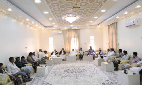 قيادة منسقية الهيئة الشعبية لأبناء محافظة المهرة تلتقي بالسلطان عبدالله عيسى آل عفرار