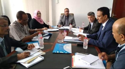 مجلس إدارة صندوق الرعاية الاجتماعية يؤكد على نقل الحوالات الطارئة إلى بنوك العاصمة عدن