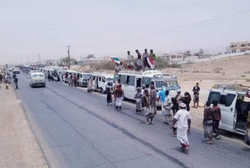 مليشيات المنطقة العسكرية الأولى تحتجز باصات حشد مدينة تريم بنقطة الغرف