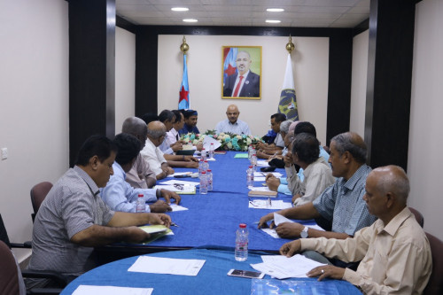 تنفيذية انتقالي العاصمة عدن تستعرض أداء إدارة الفڪر والإرشاد والجانب المالي والإداري في المديريات