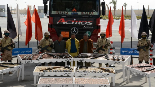 مصر.. إحباط عملية كبيرة لتهريب الأسلحة عبر قناة السويس