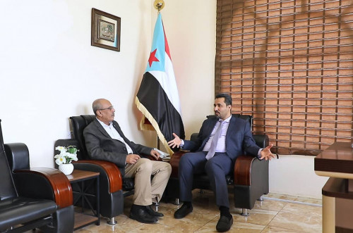 رئيس فريق الحوار الجنوبي يطلع من رئيس الهيئة الوطنية للإعلام على سير العمل فيها