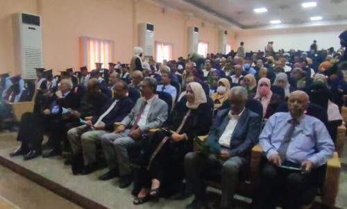كلية التمريض بجامعة عدن تحتفل بتخرج الدفعة الأولى من طلابها