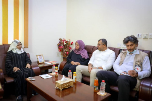 المحامية نيران سوقي تلتقي رئيسة بعثة الصليب الأحمر في العاصمة عدن