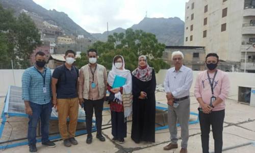 بحضور وفد أجنبي.. مدير عام التواهي يُناقش عددًا من القضايا المتعلقة بالقطاع الصحي في المديرية