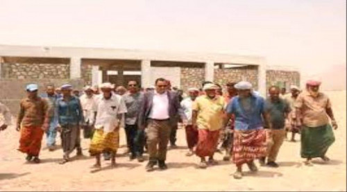 وزير الزراعة والثروة السمكية يوجه بإنشاء كواسر أمواج في 3 مواقع بسقطرى