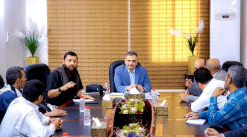 محافظ عدن يشيد بتجاوب التجار وتفاعلهم للمشاركة في المعارض الرمضانية