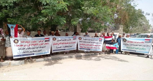انتقالي القطن ينظم وقفة احتجاجية للمطالبة برحيل المنطقة العسكرية الأولى
