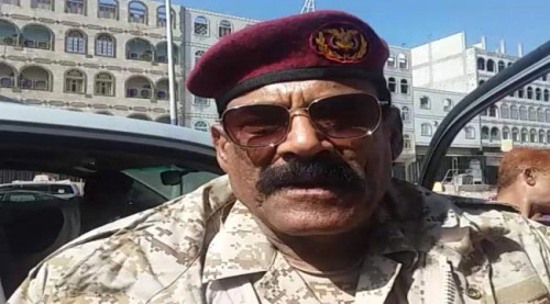 مستشار الرئيس الزُبيدي يُعزي في استشهاد الهامة النضالية ثابت جواس