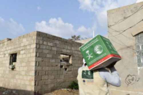 مركز الملك سلمان يوزع 21 طن من المساعدات في خنفر أبين