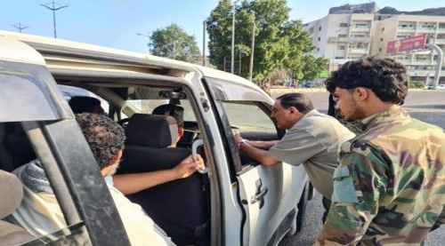 مدير أمن عدن يشرف على الحملة الأمنية لضبط المركبات المخالفة ومنع انتشار السلاح