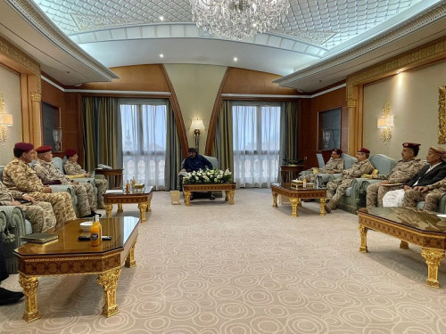 الرئيس الزُبيدي يستقبل قيادة وزارة الدفاع