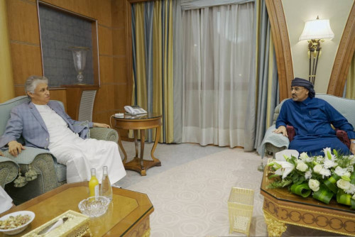 الرئيس الزُبيدي يستقبل سفير اليمن لدى الإمارات