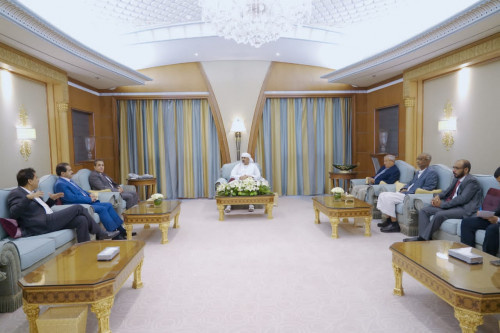 الرئيس الزُبيدي يستقبل عددا من قيادات حزب التجمع اليمني للإصلاح
