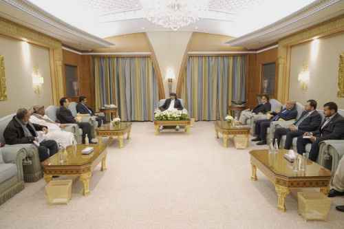 الرئيس الزُبيدي يستقبل وفدا من الحزب الجمهوري