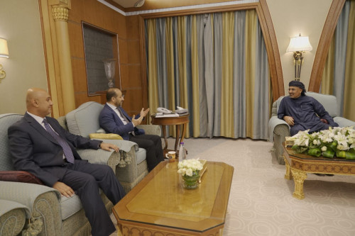 الرئيس الزُبيدي يستقبل وزراء الاتصالات والمياه والأوقاف