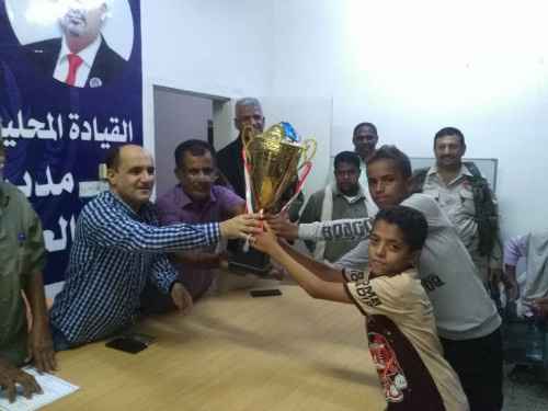 رئيس تنفيذية انتقالي دارسعد ومدير عام المديرية يكرمان الفائزين بدوري شهداء منطقة البساتين
