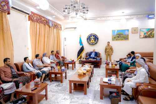 لدى استقباله جموع المهنئين.. الرئيس الزُبيدي: العيد فرصة لتعزيز روابط الإخاء ونشر روح المحبة والسلام