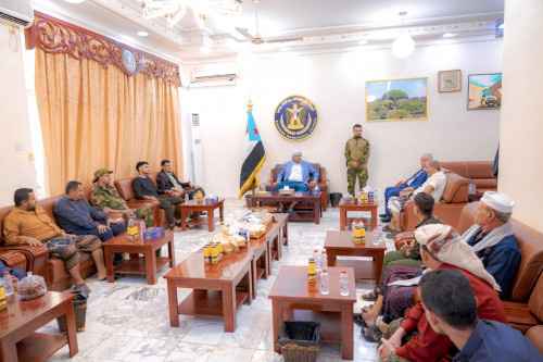 الرئيس الزُبيدي يواصل استقبال جموع المهنئين بعيد الفطر المُبارك