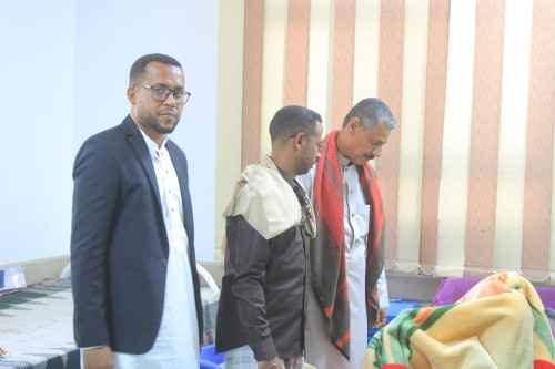 فريق من الهيئة التنفيذية المساعدة بانتقالي وادي حضرموت يتفقد المرضى في مستشفى سيئون