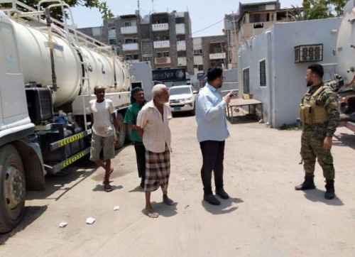 تنفيذاً لتوجيهات المحافظ.. الوكيل السقاف يقوم بزيارة تفقدية ومعايدة للمرافق الخدمية بالعاصمة عدن