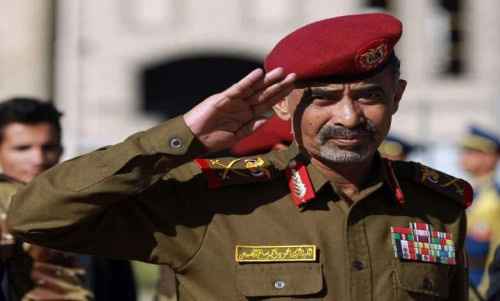 بوساطة عمانية.. ظهور جديد للواء الأسير الصبيحي في صنعاء اليمنية